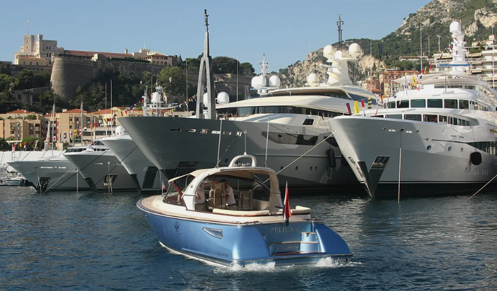 ECB keeps interest rates steady as eurozone growth stays strong