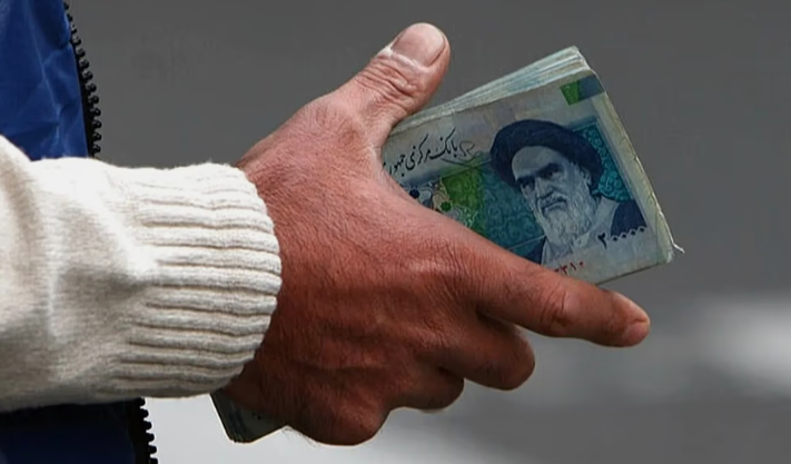 Iran’s Revolutionary Guard Controls the Economy — and the Currency Suffers