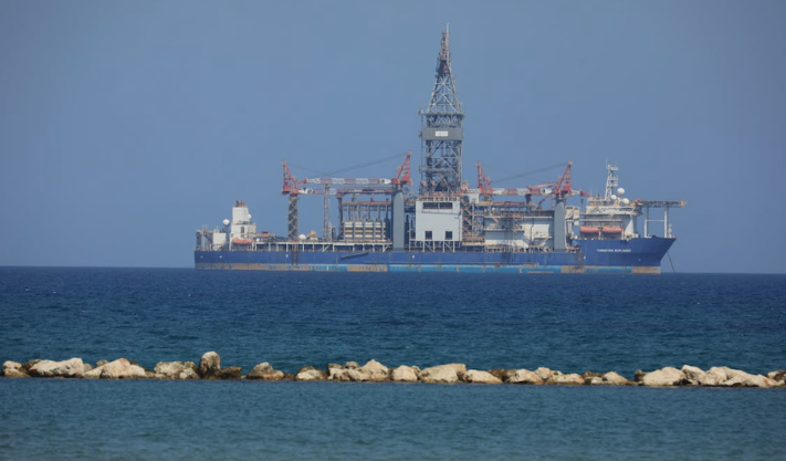 Russia’s Oil Income Falls as Sanctions Hurt the Economy