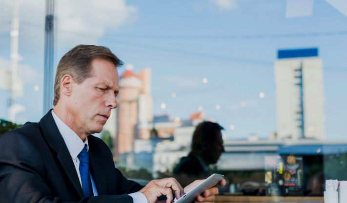 How Can Businesses and Investors Access Finance in France?